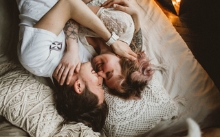 Sexo anal sem tabu: como conversar com o parceiro, experimentar com segurança e escolher os produtos certos