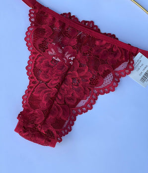 Calcinha Tanga de Renda, com Regulagem Lateral