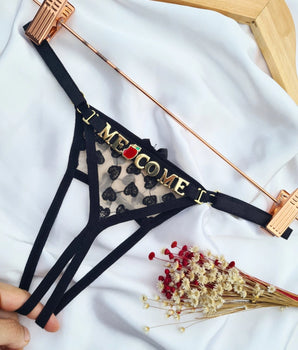 Calcinha Preta Fio Secretária com Abertura -Personalizável